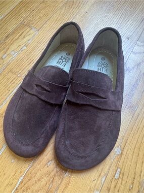 Earthing harmony Penny Loafers 39 NWOT